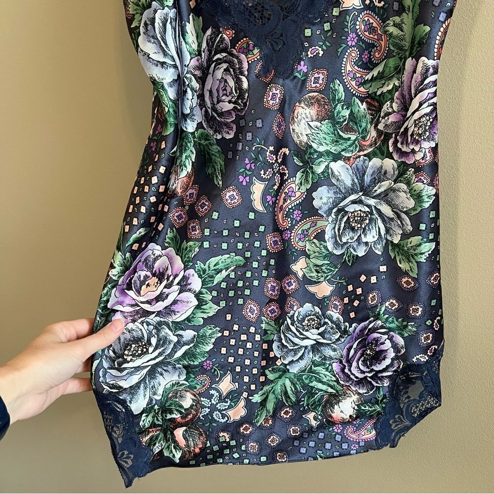 ✨ Vintage Gold Label Victoria’s Secret Blue Lace Floral Satin Slip Small - Picture 3 of 10
